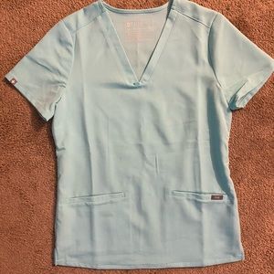 Figs Casma 3 pocket scrub top in Fresh Aqua